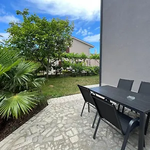 Flowers Medulin, Fucane 2 Apartman